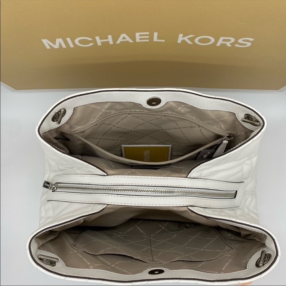 MICHAEL KORS PEYTON LARGE CHAIN SHOULDER TOTE
NWT - Picture 9 of 16